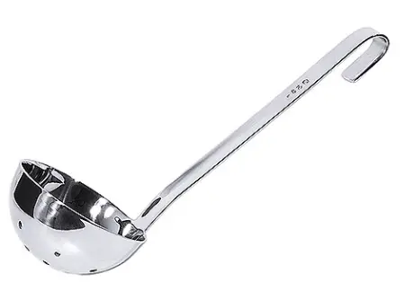 Schöpfkelle gelocht 10 cm langer Stiel 