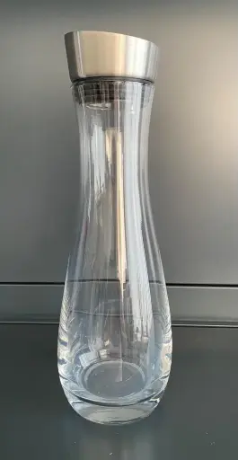 [PR/04497] Glaskaraffe 1,2 l Silhouette mit tropffreiem Metalldeckel - Restposten